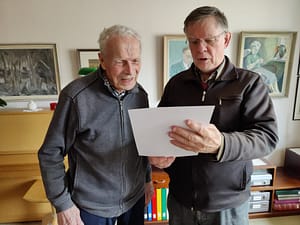 hannes ruokokoski luovuttaa standaarin kuusamalle